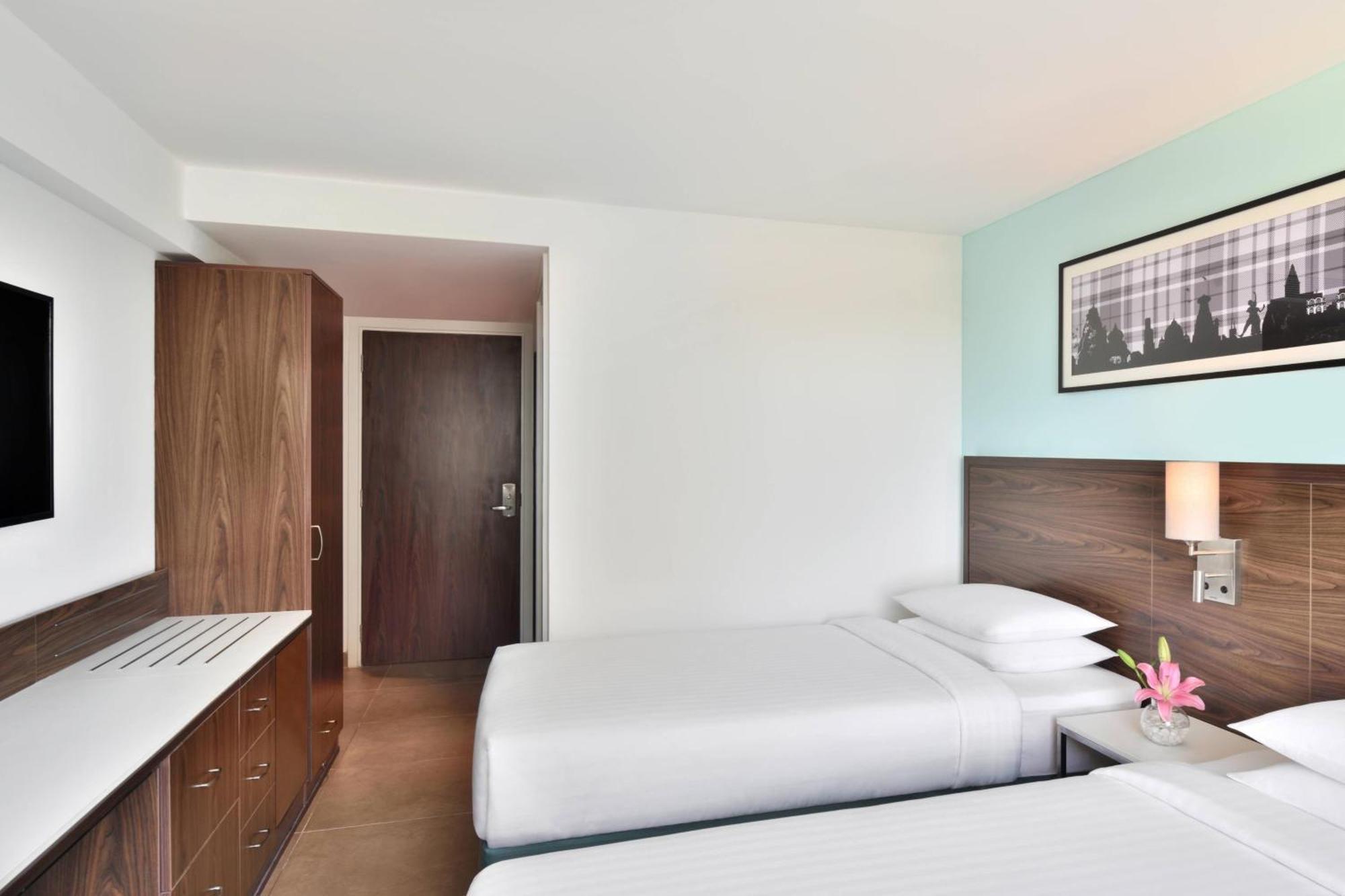 Отель Fairfield By Marriott Chennai Omr Экстерьер фото